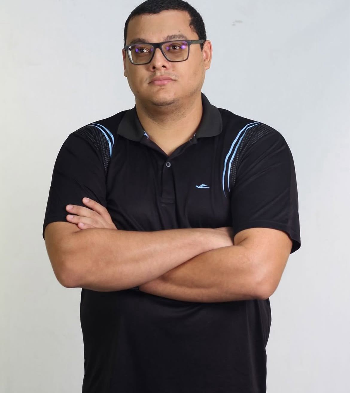 Foto de Glevson da Silva Pinto, representado por Elliot Alderson da série Mr. Robot